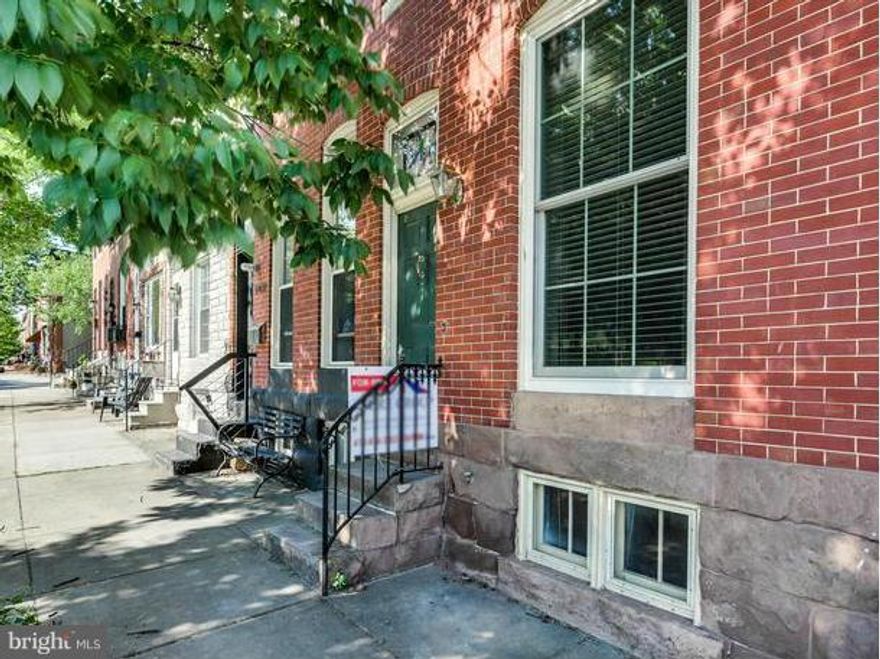 LOCATION LOCATION LOCATION.. WALKING DISTANCE TO ALL OF THE FUN IN BALTIMORE & OVERLOOKING THE BEAUTIFUL RIVERSIDE PARK, ORIGINAL HARDWOOD FLOORS WITH THREE LEVELS OF SPACIOUS LIVING. READY FOR YOUR REHAB PROJECT! WINDOWS HAVE ALREADY BEEN REPLACED. THIS AN "AS IS" PROPERTY.