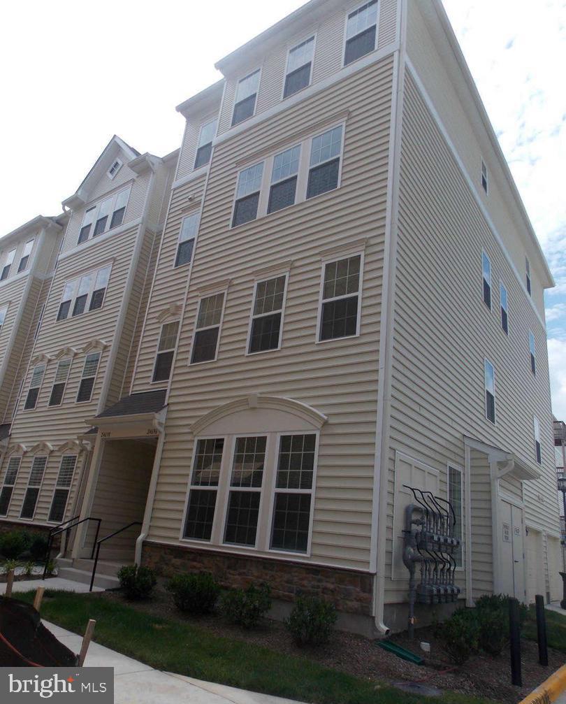 *PROPERTY WILL BE FRESHLY PAINTED A CONTEMPORARY GREY COLOR*You will love this charming end unit townhouse style condo located in Mercer Park. Open living with over 2,600 SQ FT. Gourmet kitchen features 42 inch cabinets, granite countertops, and stainless steel appliances. Oversized kitchen island is ideal for meal preparation. Upper level features a generously sized primary bedroom with a walk in closet and luxurious bathroom. Primary bathroom features double vanity, standing shower, and soaking tub. Two additional bedrooms and a full bath are also included on the upper level. The deck directly off of the kitchen is perfect for morning coffee. Property features a one car rear loading garage and an assigned parking space. The community center has a pool, gym, tennis courts, walking trails, basketball courts, tot lots. Prime location- close to shopping, library, and major Commuter Routes (Rt.50, Rt. 28 & Rt. 66) & Dulles Airport.