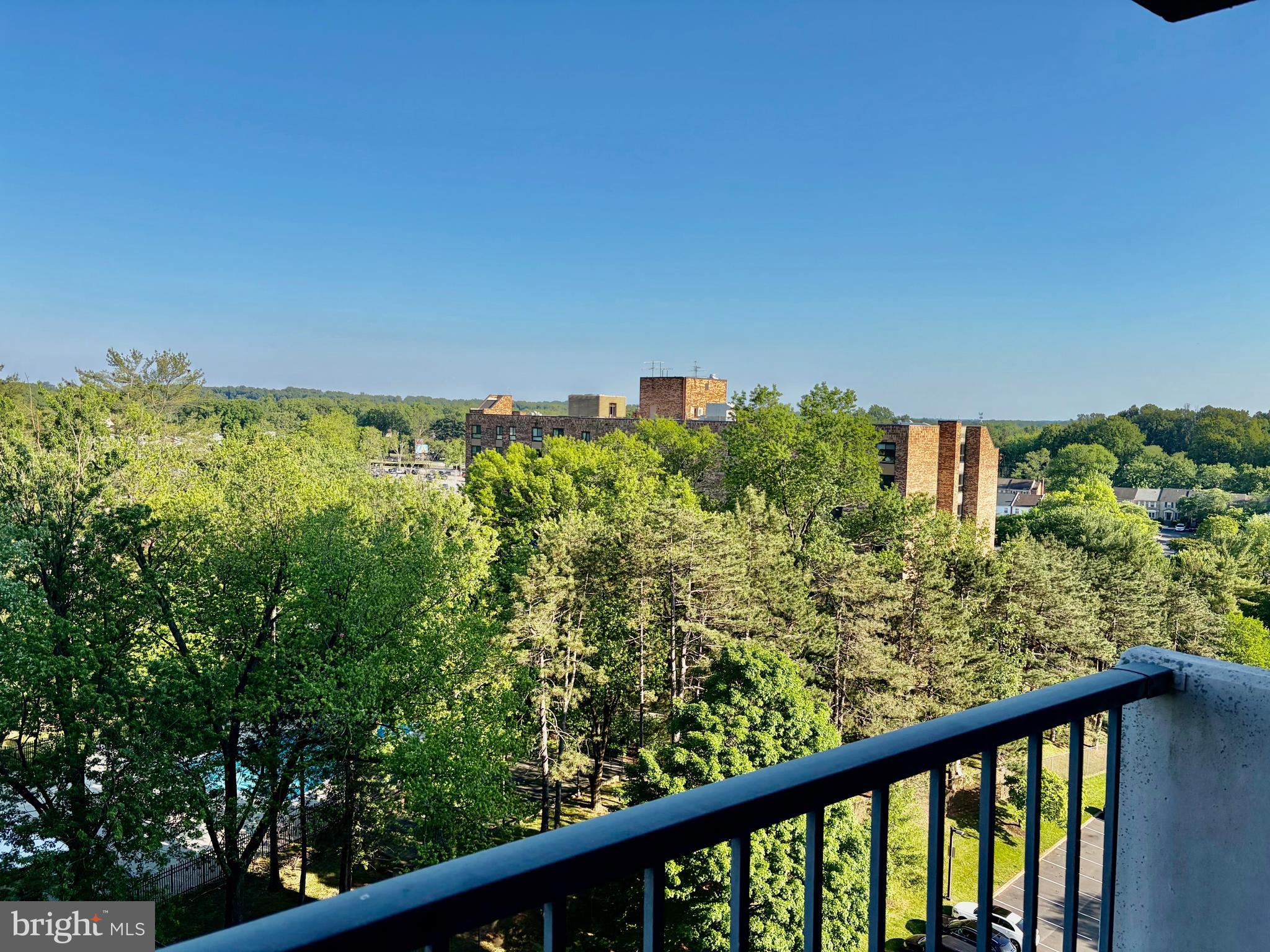 WESTLAKE TOWERS - Residential