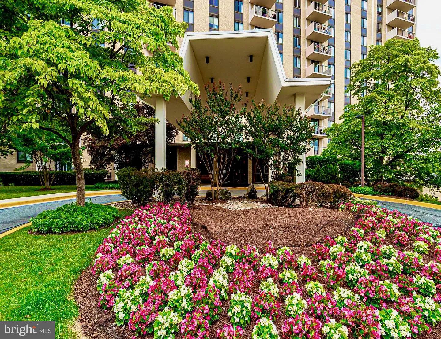 WESTLAKE TOWERS - Residential