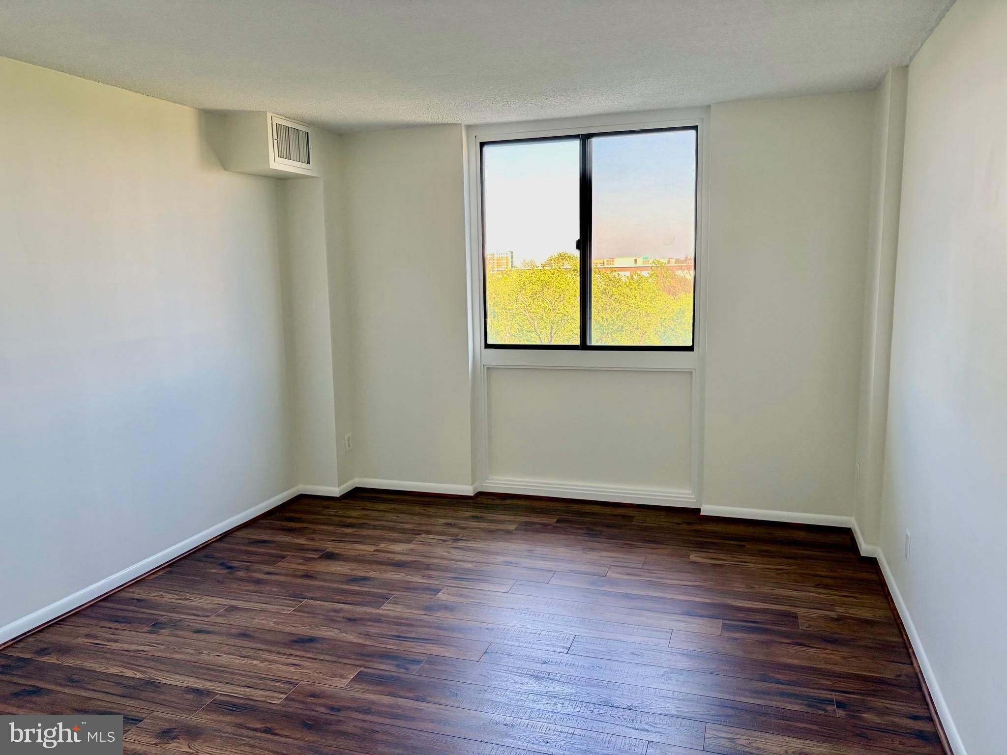 WESTLAKE TOWERS - Residential