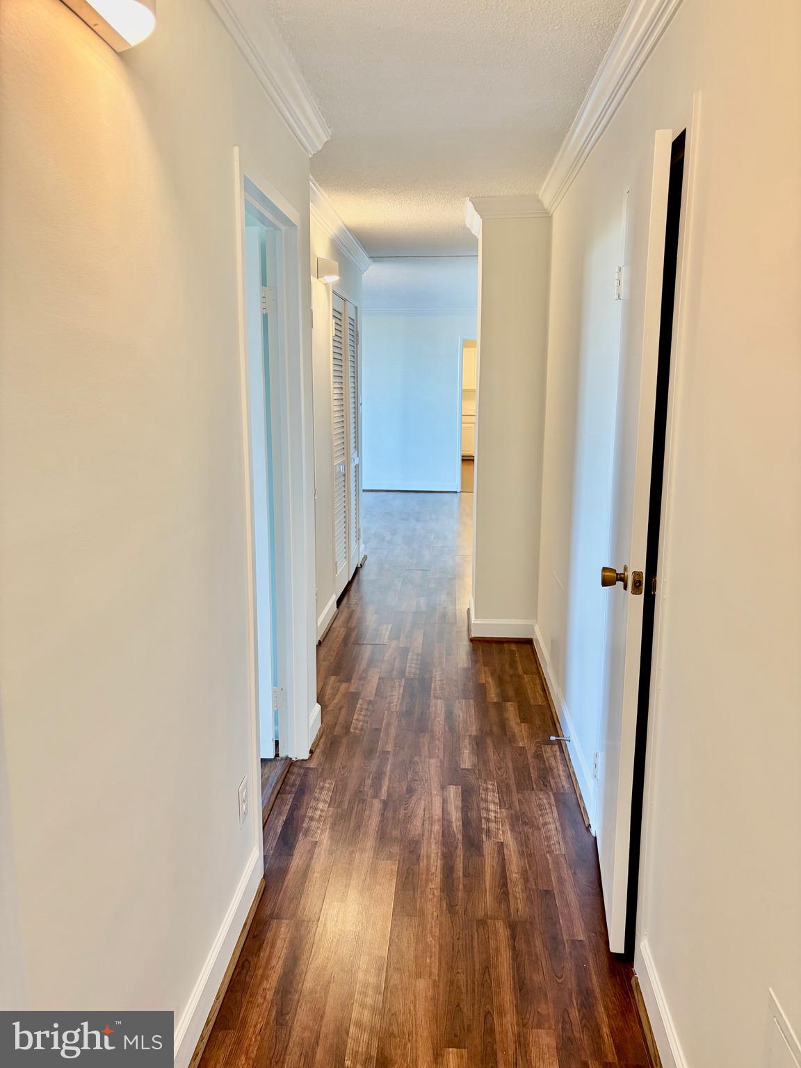 WESTLAKE TOWERS - Residential