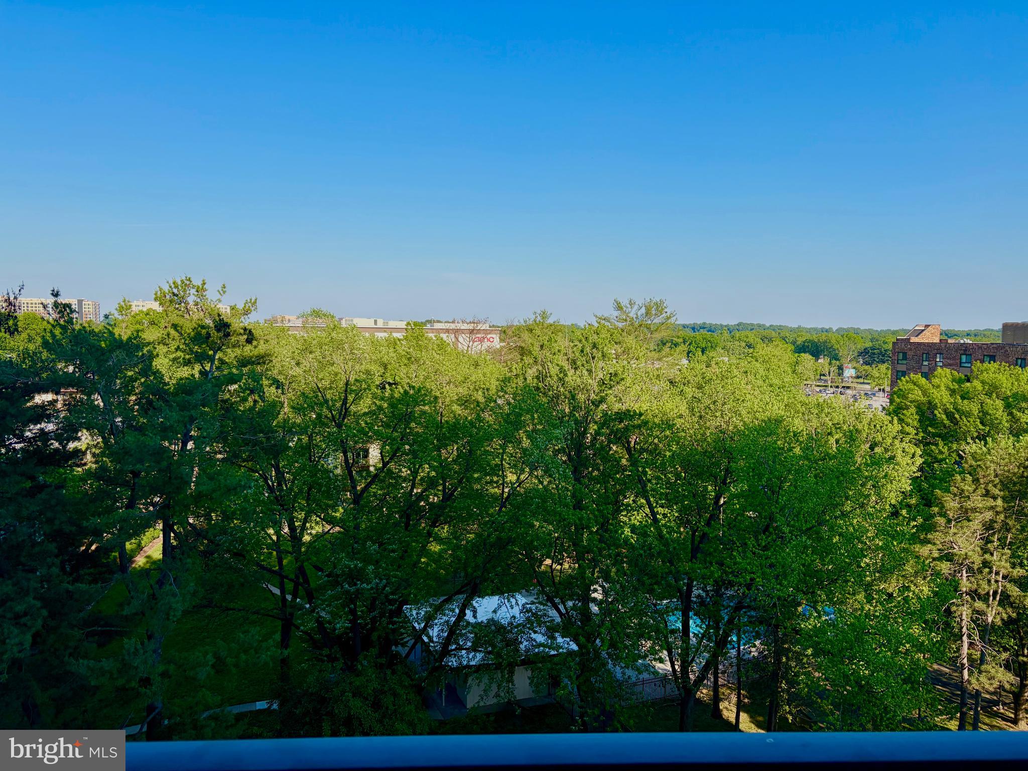 WESTLAKE TOWERS - Residential