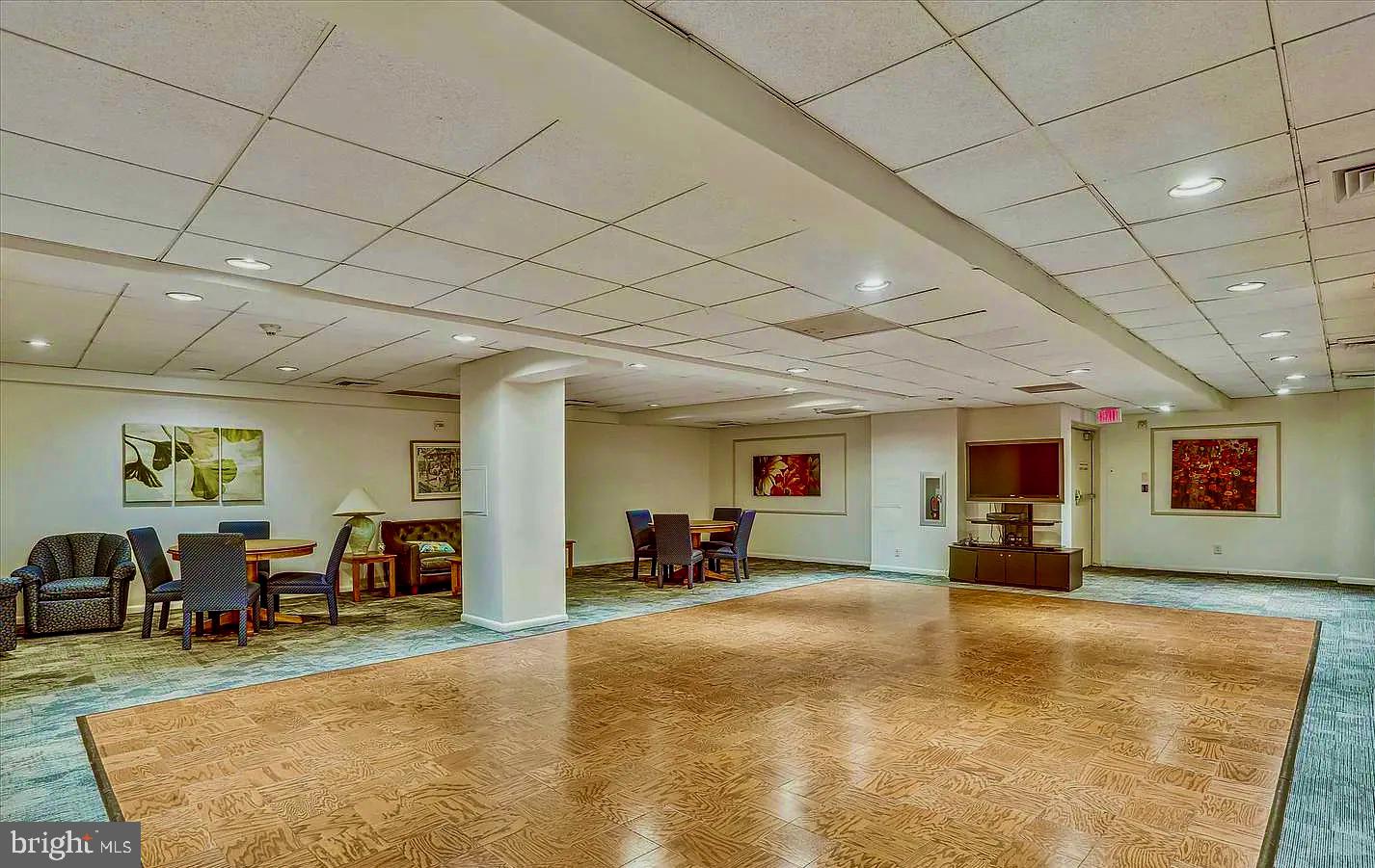 WESTLAKE TOWERS - Residential