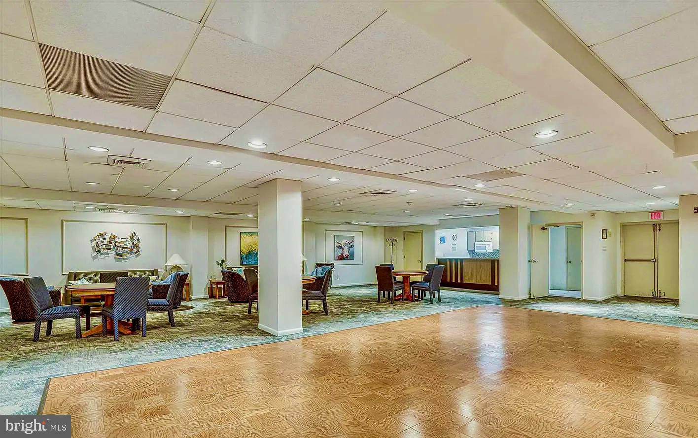 WESTLAKE TOWERS - Residential