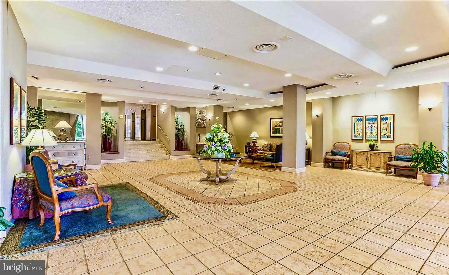 WESTLAKE TOWERS - Residential