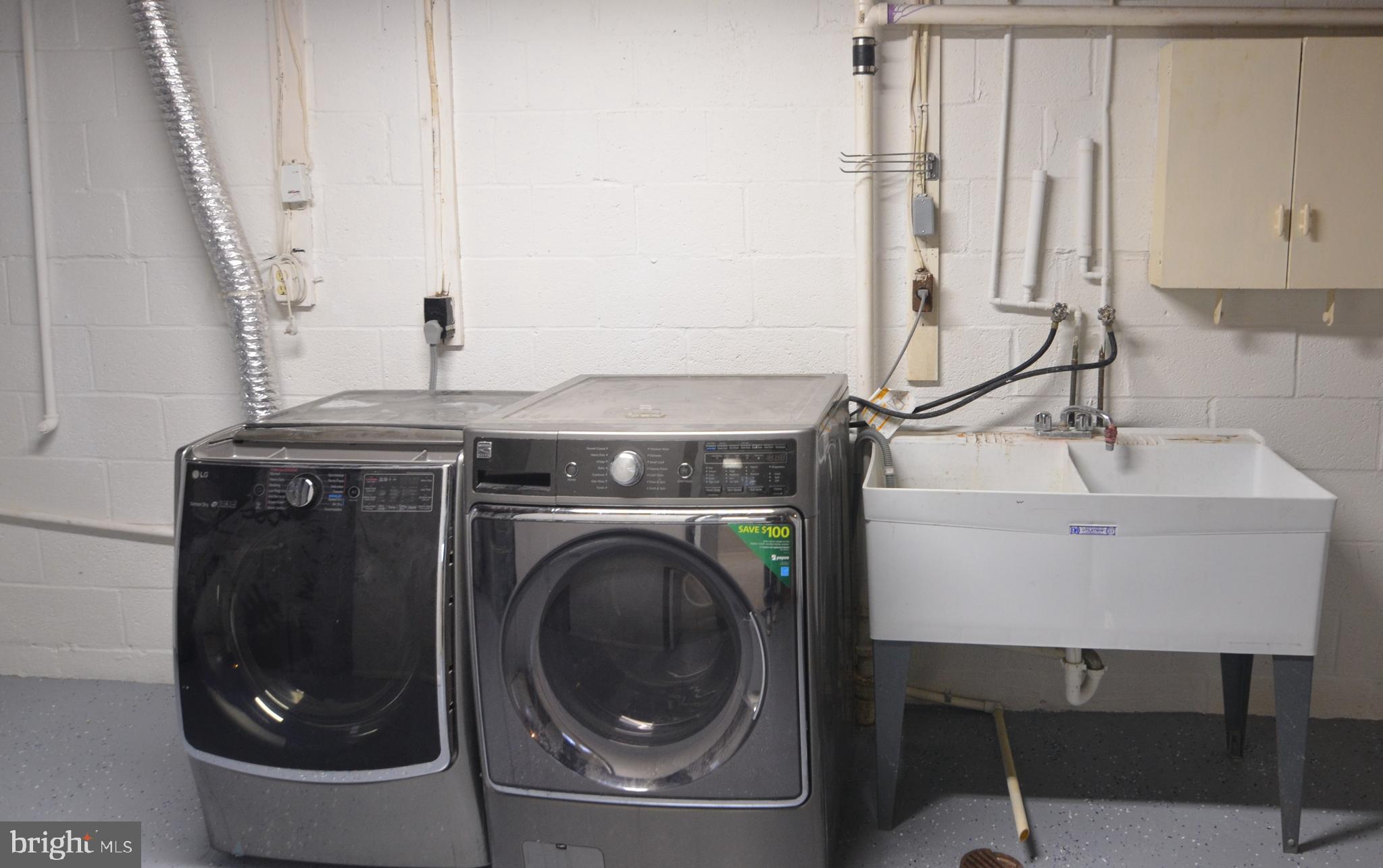 STONEYBROOK ESTATES - Residential Lease