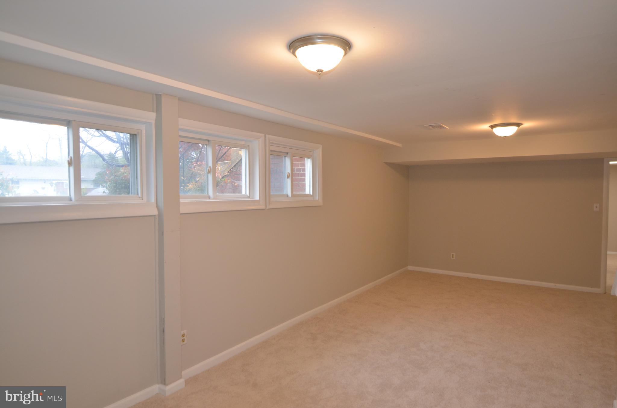 STONEYBROOK ESTATES - Residential Lease