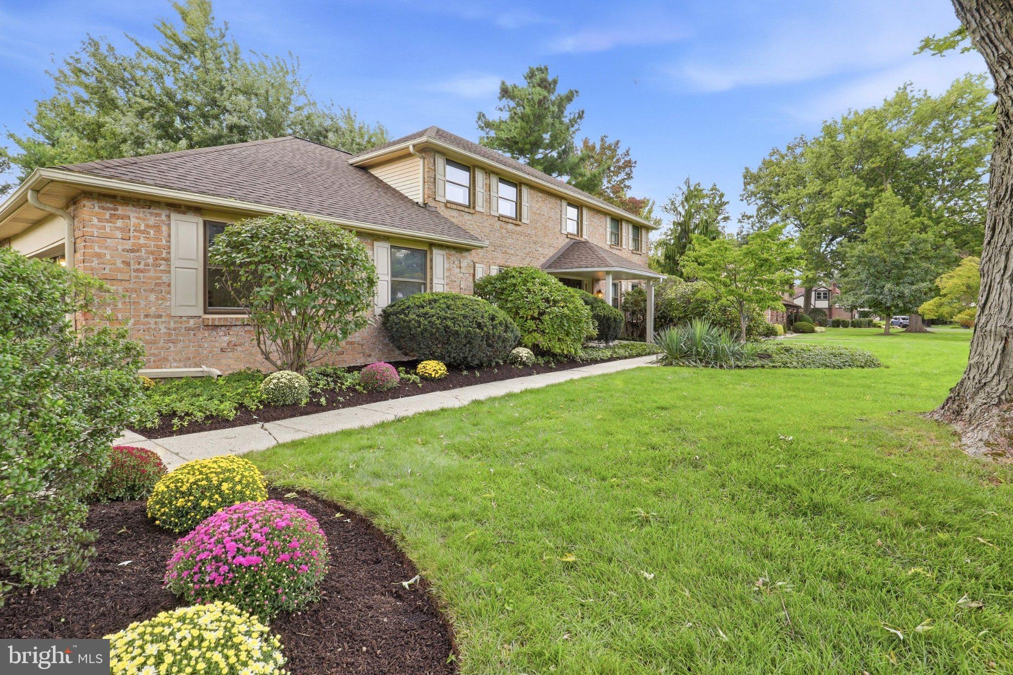 1711 CLINTON DRIVE