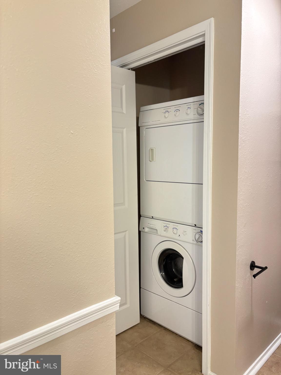 POINTE AT PARK CENTER - Residential Lease