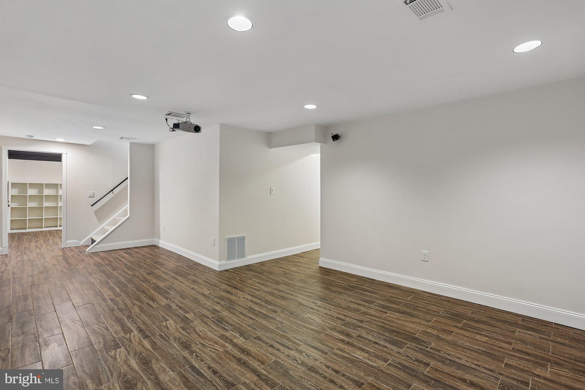 ORCHARD HILLS - Residential