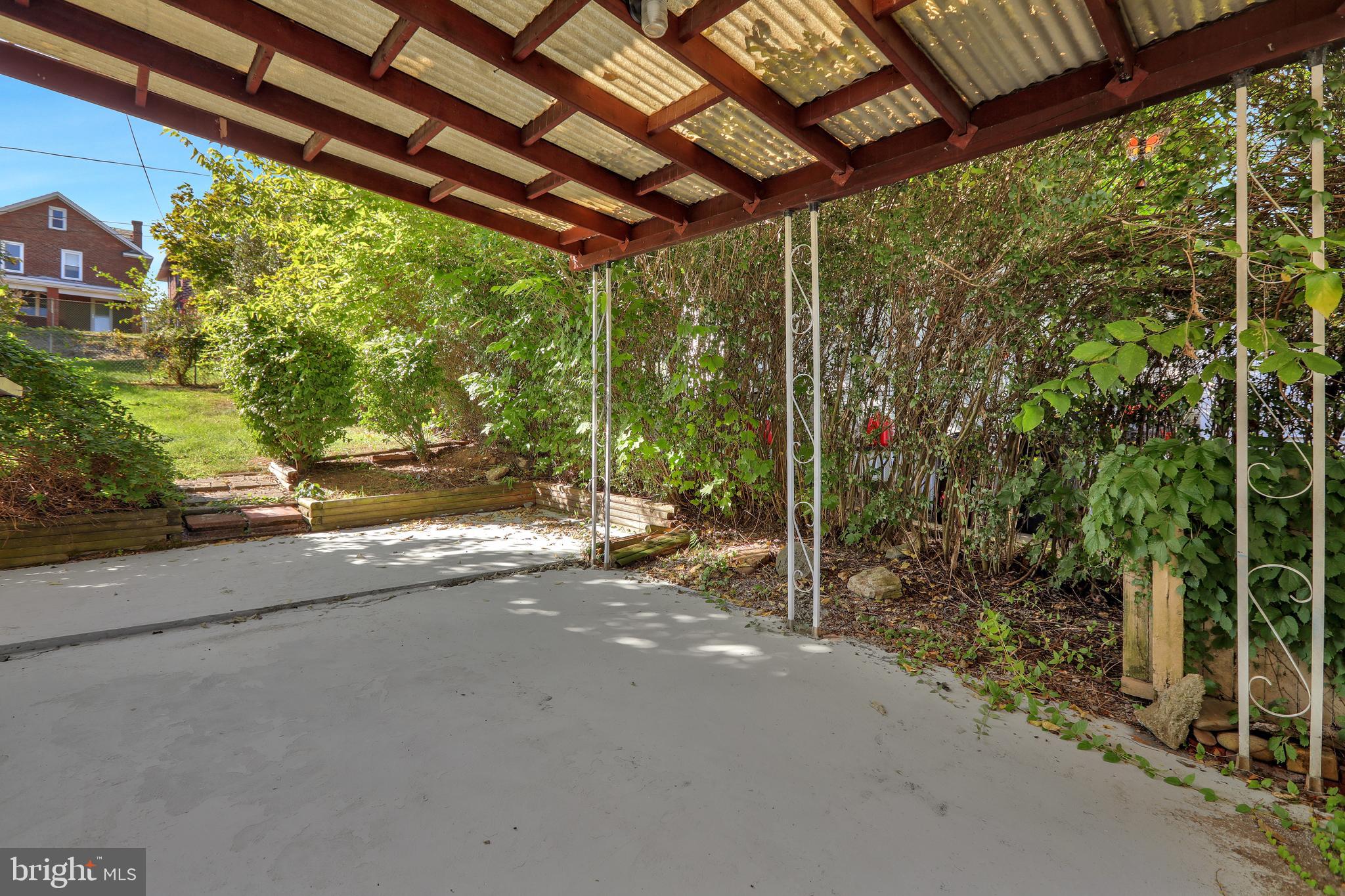 WEST SIDE - Residential