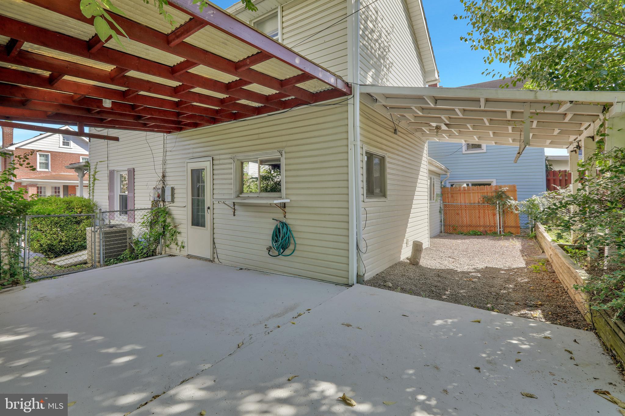 WEST SIDE - Residential