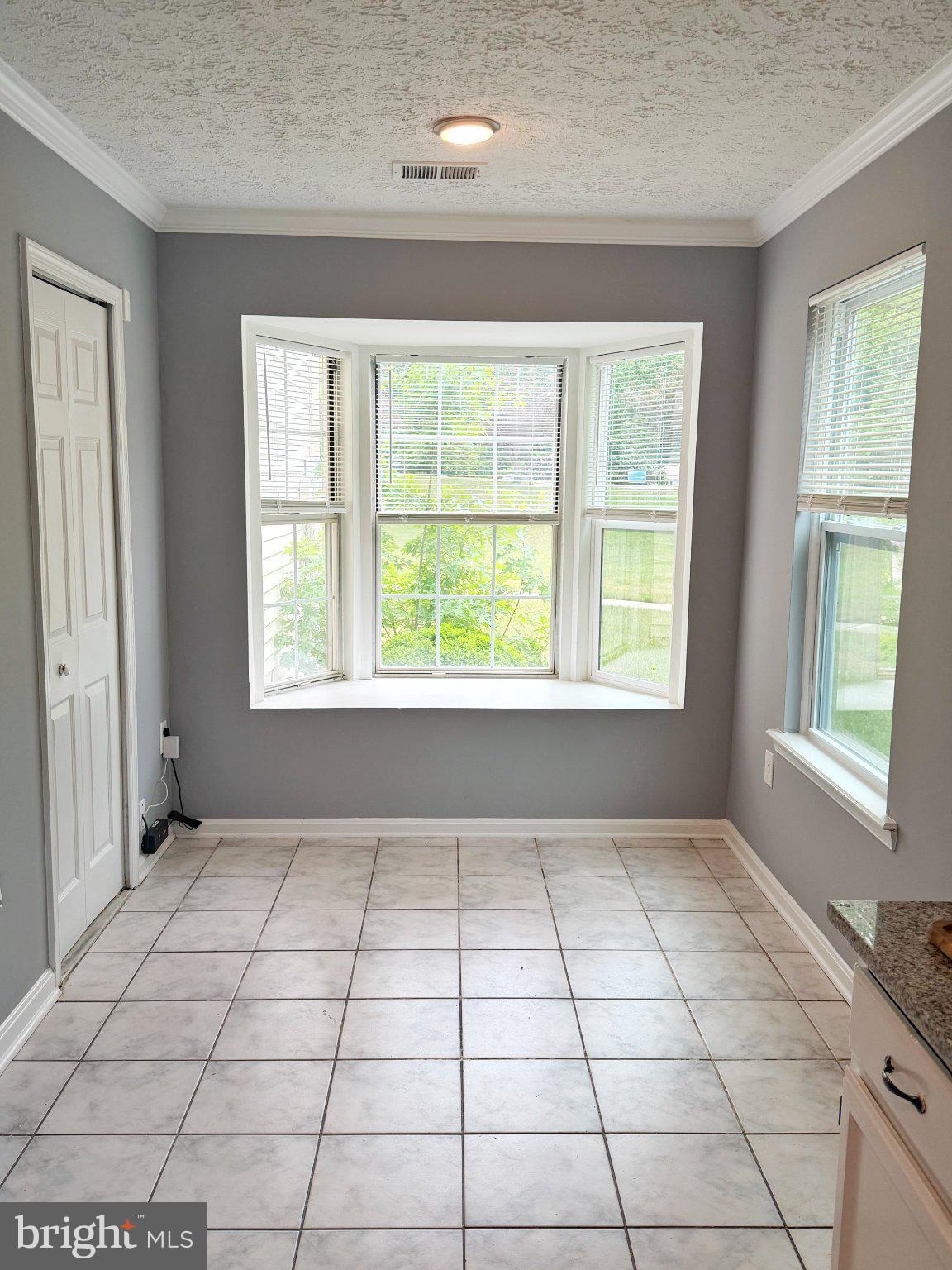 ST. CHARLES HAMPSHIRE - Residential