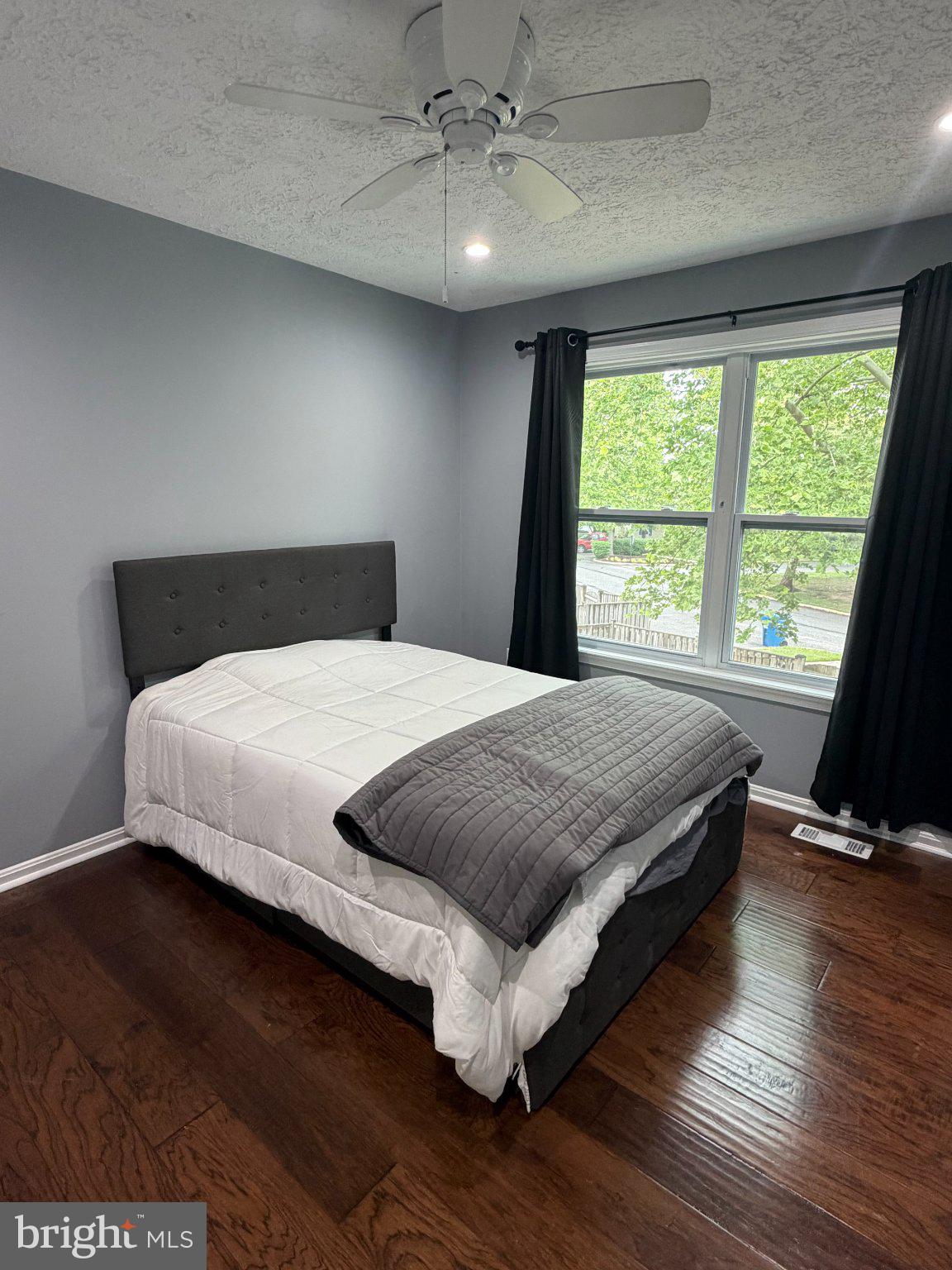 ST. CHARLES HAMPSHIRE - Residential