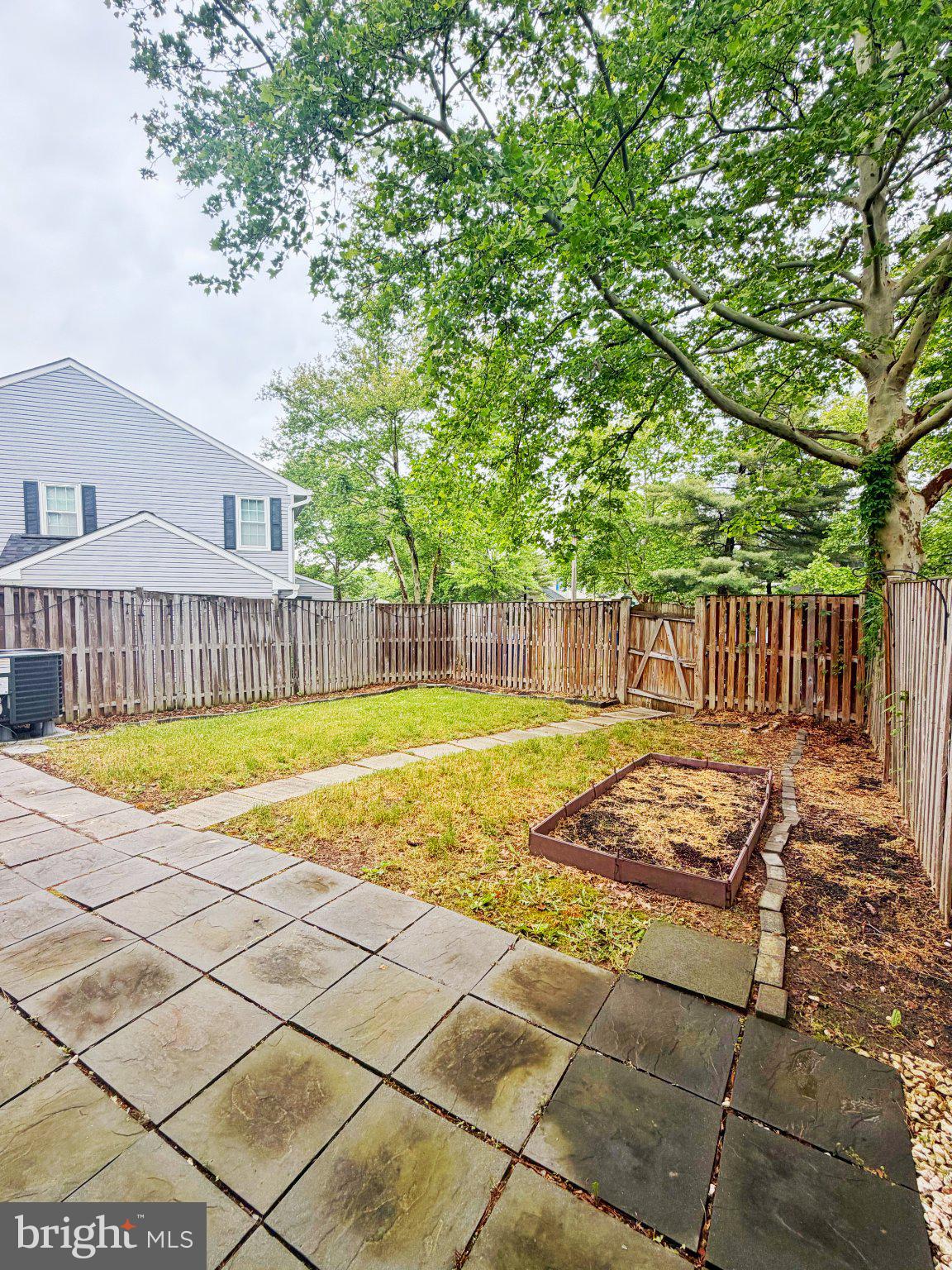 ST. CHARLES HAMPSHIRE - Residential