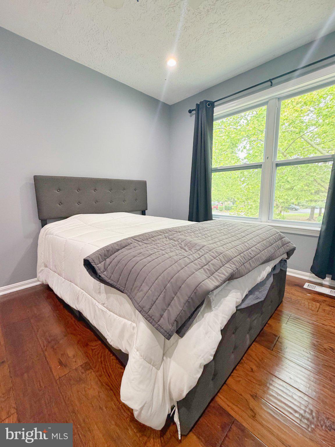 ST. CHARLES HAMPSHIRE - Residential