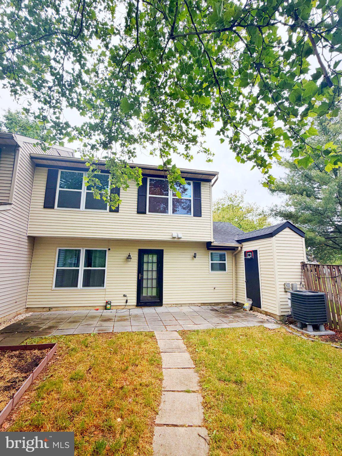 ST. CHARLES HAMPSHIRE - Residential
