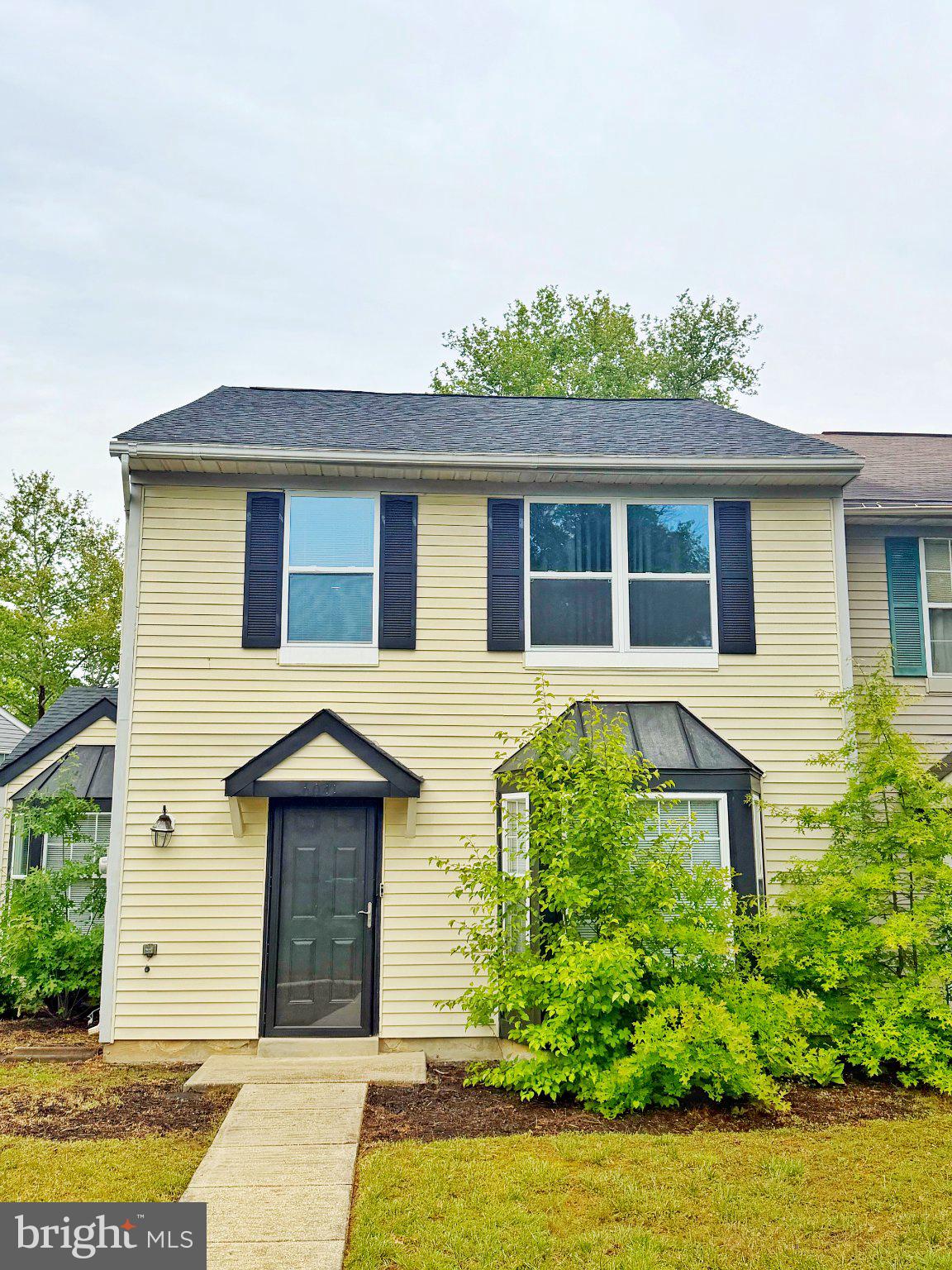 ST. CHARLES HAMPSHIRE - Residential