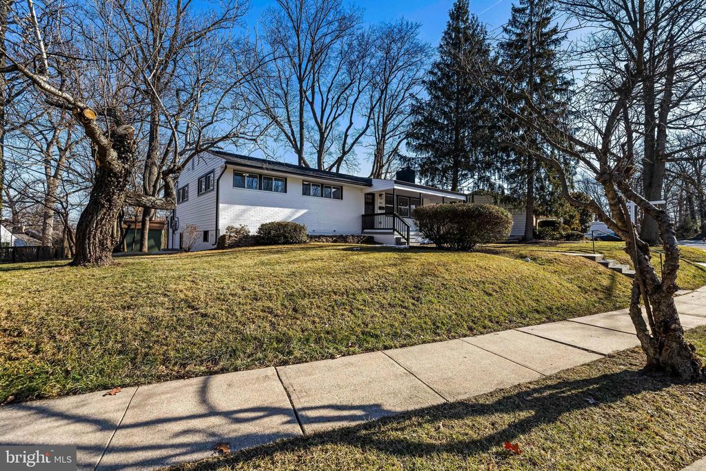 Photo of 1811 Vista Lane, LUTHERVILLE TIMONIUM, MD 21093 (MLS # MDBC2150438)