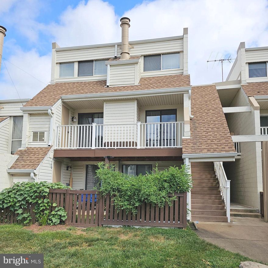 Freshly painted gorgeous 2-level condo in Newberry- 2 story foyer w/ceramic tiled floor-updated kit w/w/maple cabinets, laminate flooring main level-fireplace in living room with glass doors to balcony-separate dining room, main level half bath-washer & dryer off kitchen-huge walking closet in master, community pool.
Managed by Promax Management, a professional property management company- No smoking-1 Small dog case by case- NO CATS-Maximum 2 unrelated adults -Application fee of $65.95 and earnest money deposit check(s) made payable to Promax Management Inc- The Landlord prefers a credit score of 675 or higher however, all scores will be considered and minimum rent-to-income ratio of at least 33%--