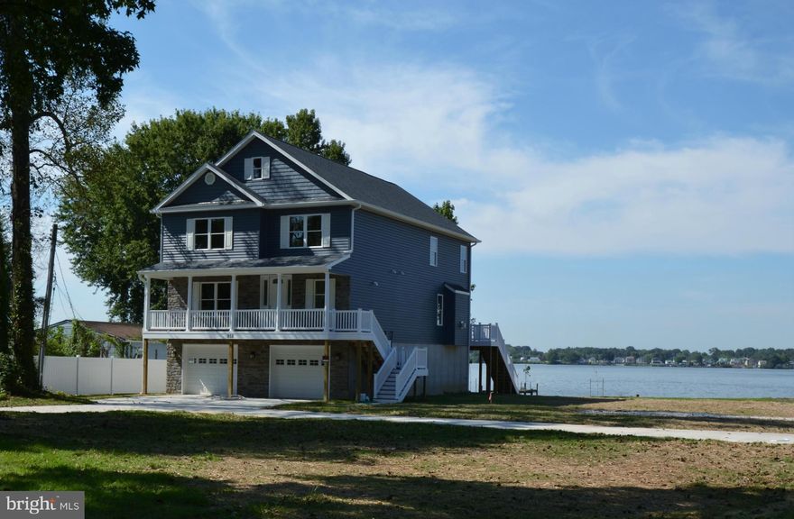 HOLIDAY Special PRICE IMPROVED NEW Waterfront. Lrg Lot, 4 BR 3.5 BA. Gourmet KIT: Granite, SS Appl, Cust Cabs/Island, Wainscoting. Open Flr Plan Kit/Dng and Great Rm. Hrdwd. 1st Flr BR/Study, Full BA, W/In Closet. Luxury Owners Suite, Custom Rain Shower, Jet Tub, Quartz Vanity Top. 2nd Flr Lndry. Ground Level Massive Garage, finished floor. New 80' Pier w/electric/water. Incredible Views MUST SEE.