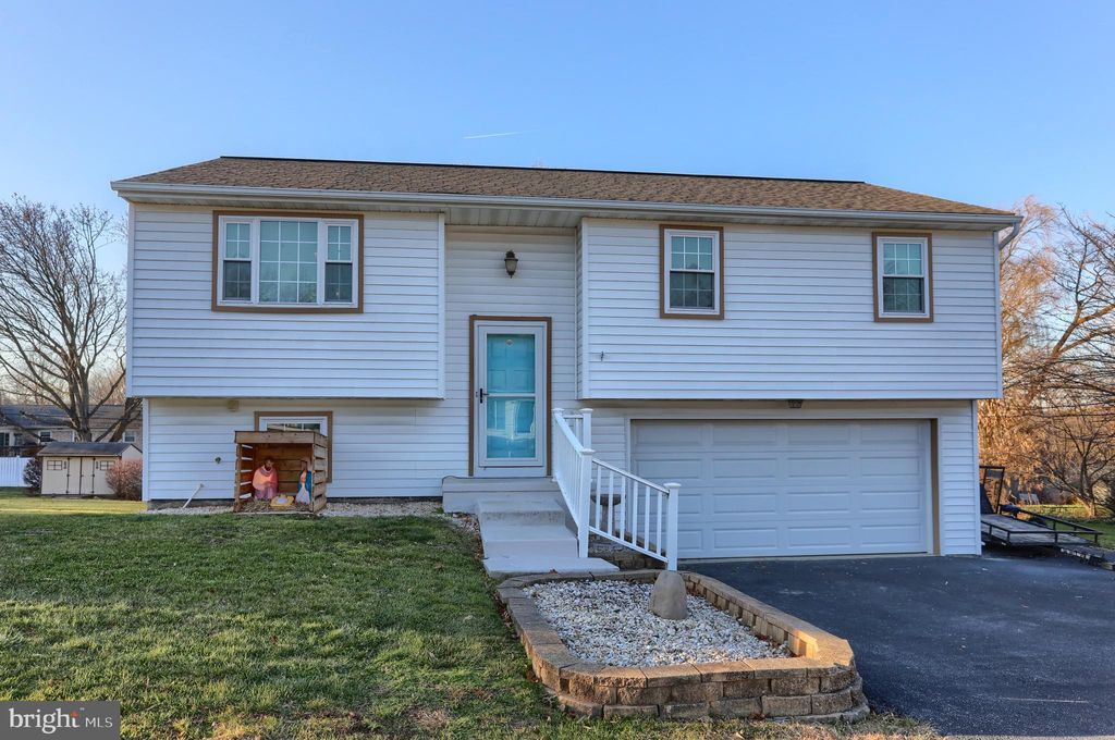 Photo of 229 Conway Drive, Lititz, PA 17543 (MLS # PALA2044896)
