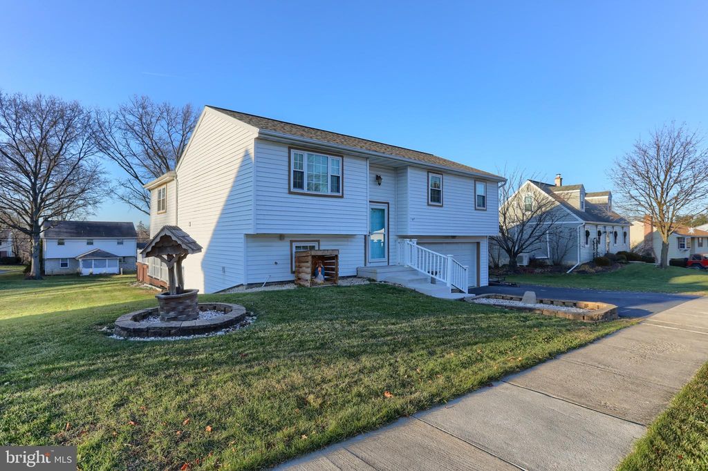 Photo of 229 Conway Drive, Lititz, PA 17543 (MLS # PALA2044896)