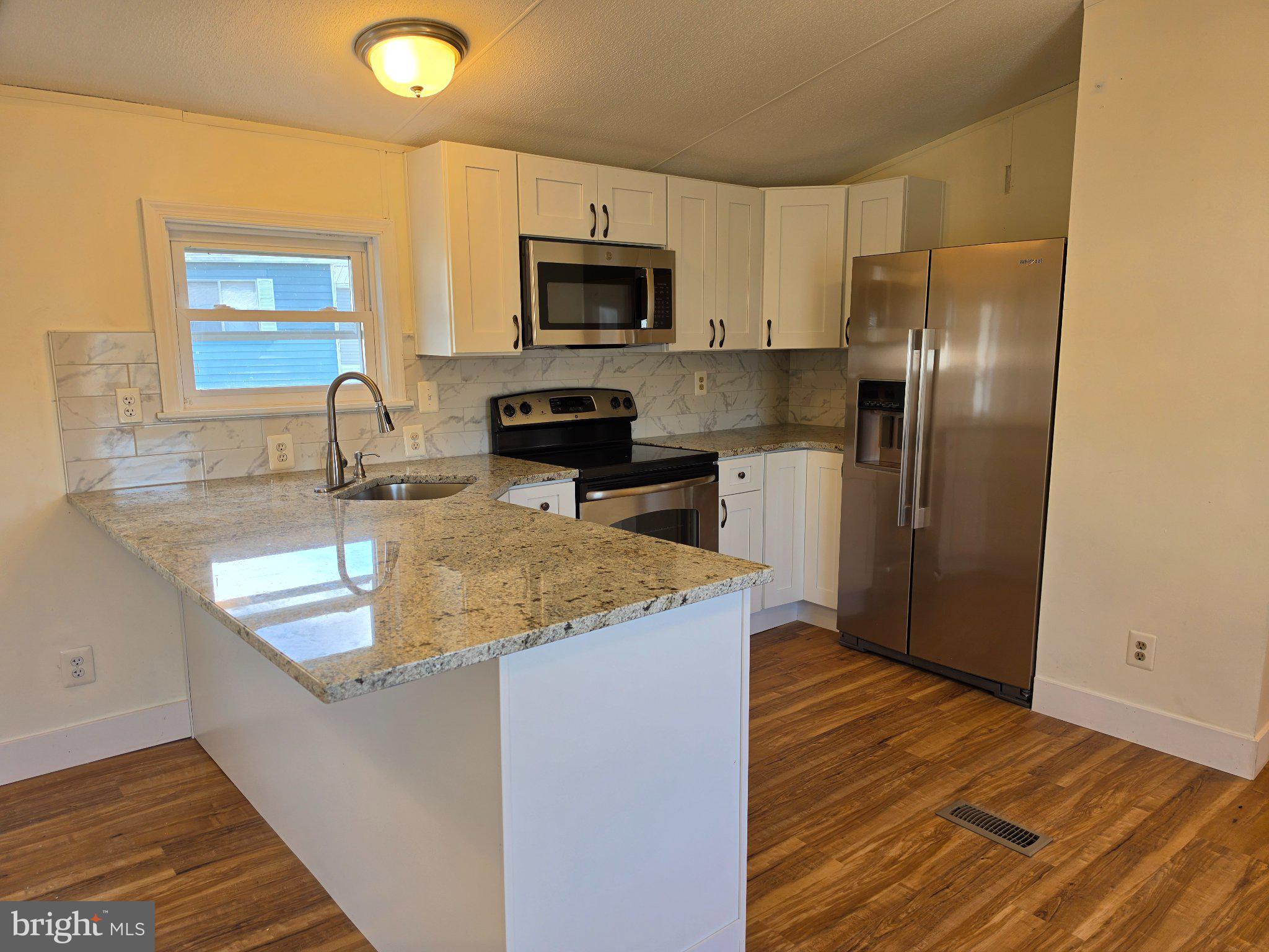 NEIGHBORS OF CREEKVIEW COURT - Residential