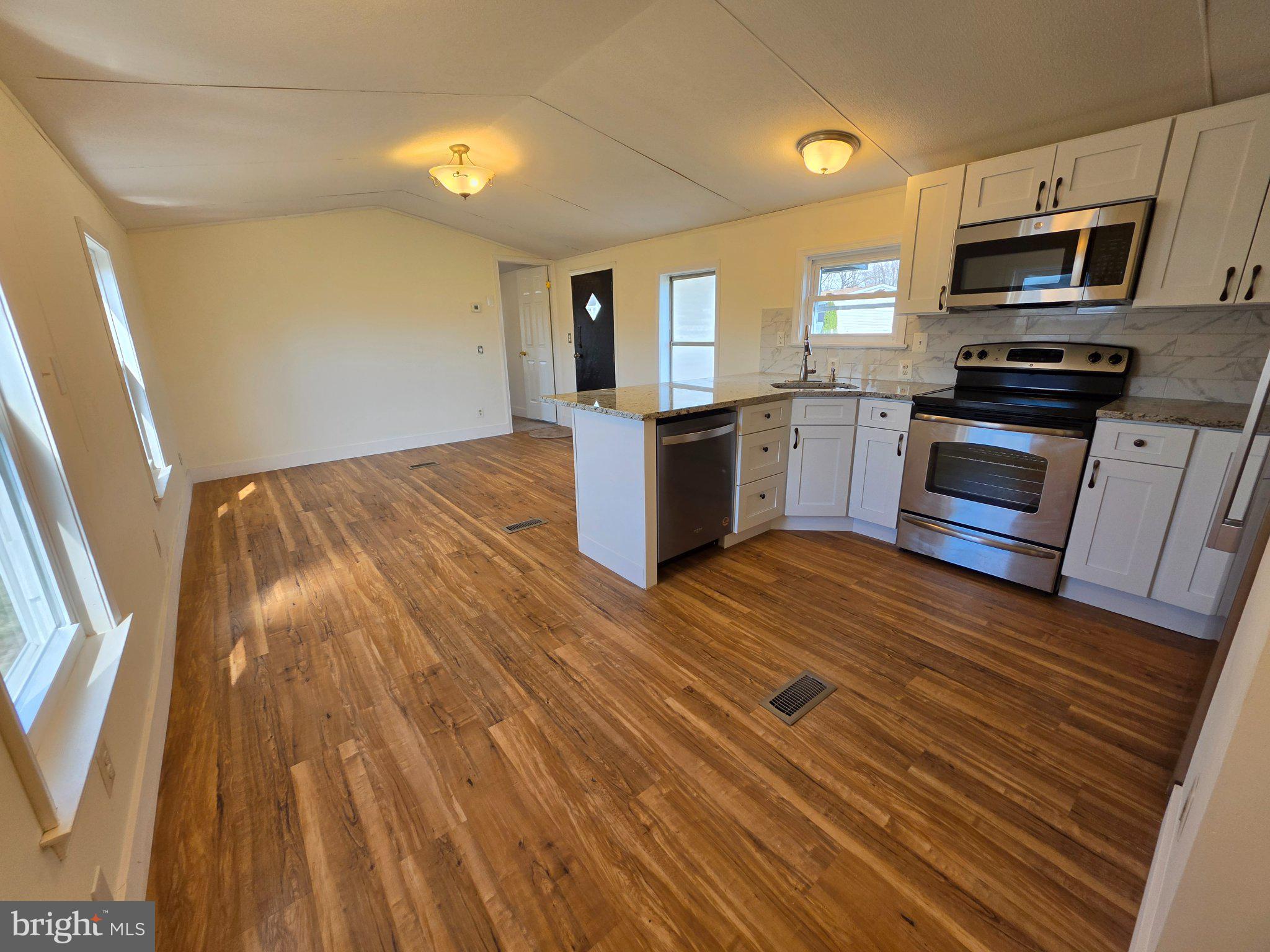 NEIGHBORS OF CREEKVIEW COURT - Residential