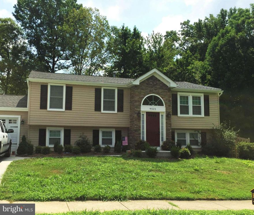 Beautifully renovated rental in Orange Hunt West!  5 Bedrooms, 3 full baths  brand new kitchen.  Bump out provides extra space in Master Bedroom with its own Master Bath. Large living room , dining room, rec room, sunroom.  Deck with very private yard. Storage building! Great Location to shops. Easy access to major routes.