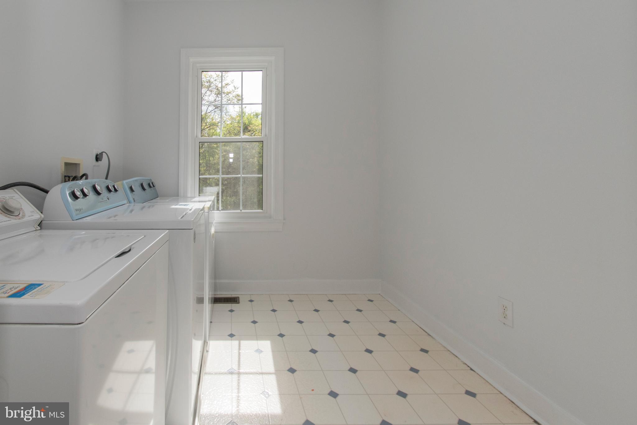 POTOMAC GLEN - Residential