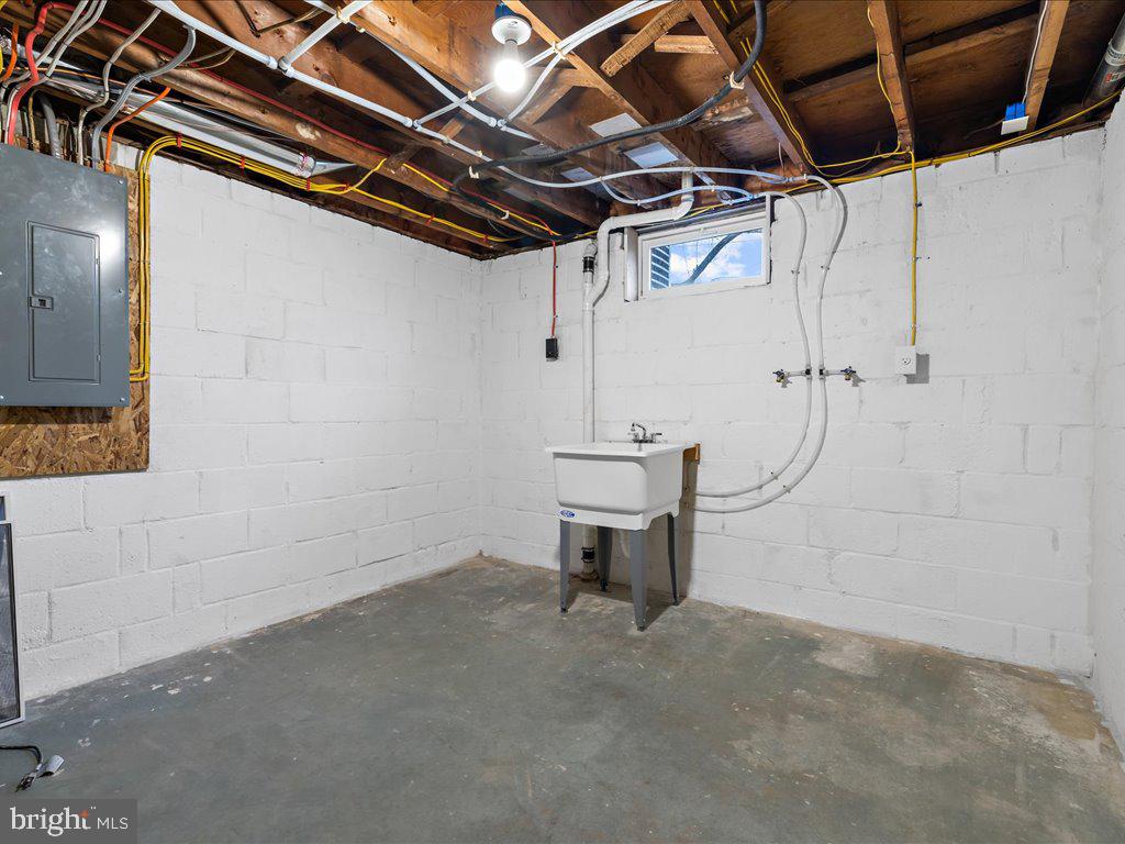 COUNTRY CLUB ESTATES - Residential