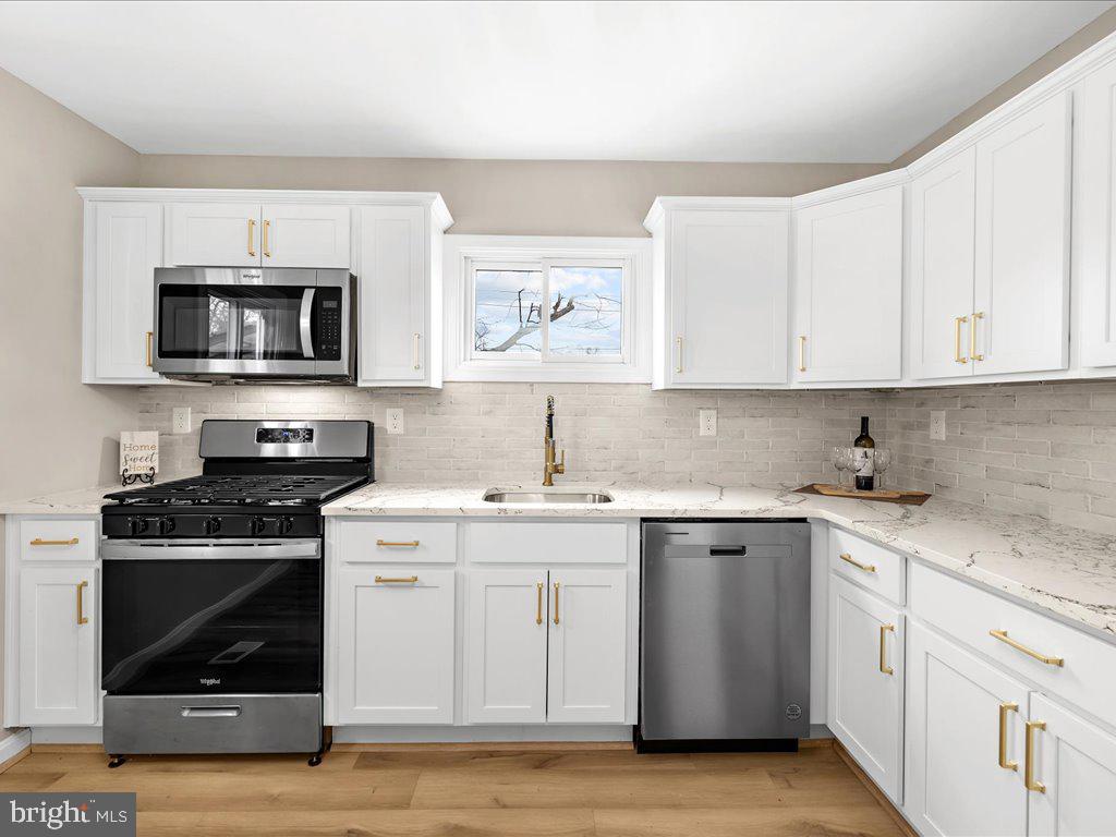 COUNTRY CLUB ESTATES - Residential