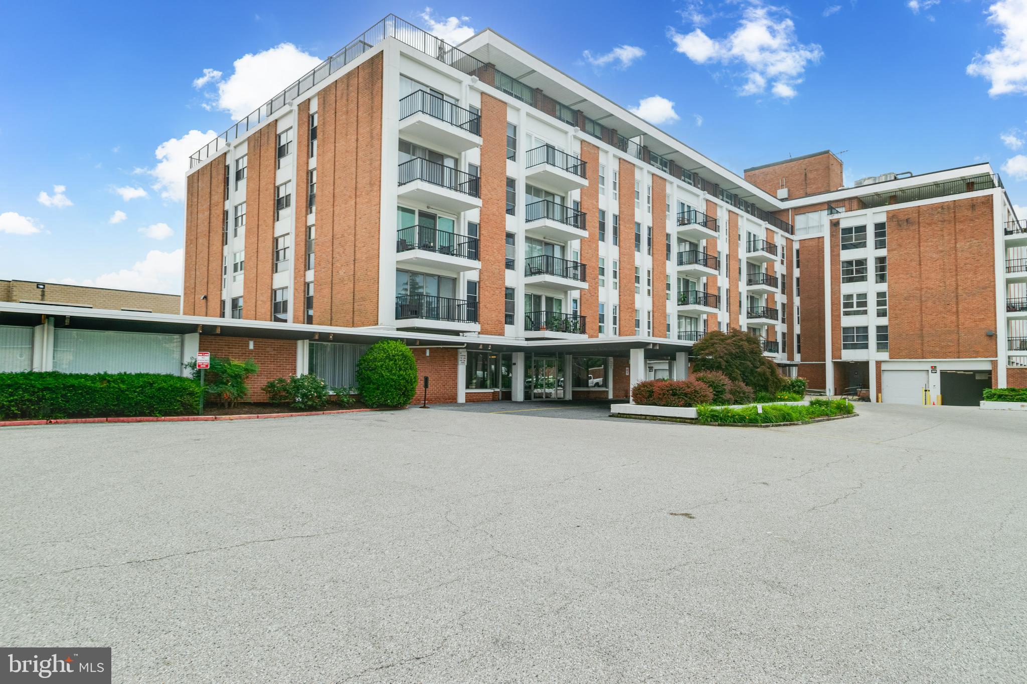 MUST SEE!! Here s your chance to own this Updated 2 bedroom, 2 full bath Condo. This Rarely Available, Corner Unit condo is wrapped in natural light! Features brand new carpet, new paint, new lighting, gleaming marble tiled floors, kitchen with granite counters & stainless steel appliances, floor-to-ceiling windows, Full private Master Suite with plenty of closets, dressing area w/ vanity & newly updated en-suite bathroom. Parking is a breeze with Assigned Garage spaces & plenty of open guest parking. Located on a high level only 1 level below the Penthouse, the amazing views are endless! Don t let this one slip away. Welcome Home! ***Apt/Door# is 502