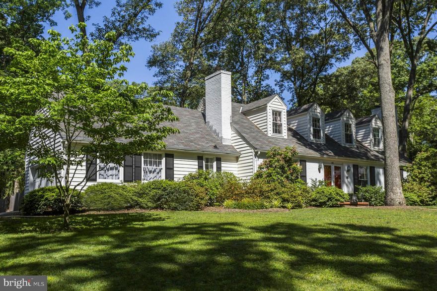 Stunning remodeled home perfectly located in the sought after community of Chartwell. Ideal corner/cul de sac location w/ expansive newly fenced backyard. Kitchen and baths recently remodeled, entire home freshly painted in designer palette. RARE main floor bedroom with full bath. New HVAC in 2014.