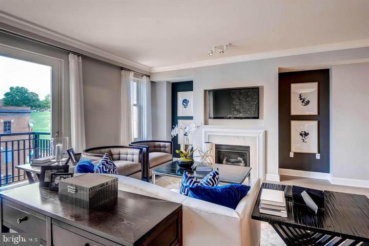 THE RITZ-CARLTON RESIDENCES - Residential Lease