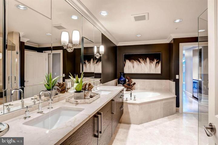 THE RITZ-CARLTON RESIDENCES - Residential Lease