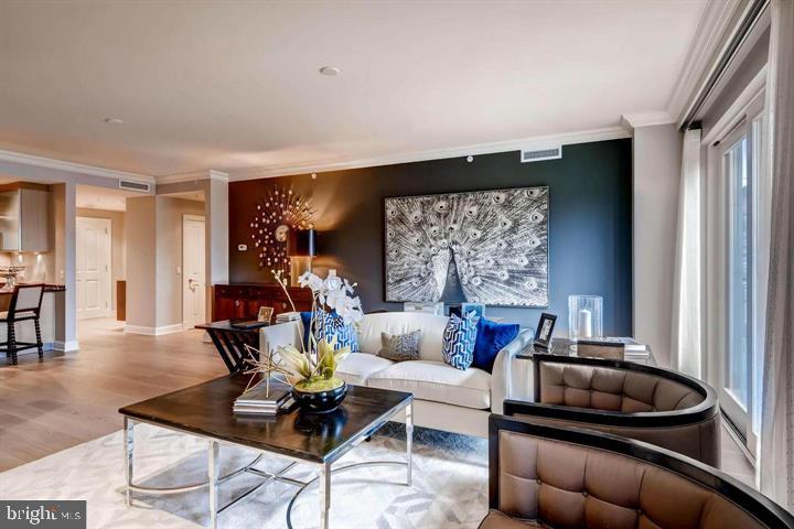 THE RITZ-CARLTON RESIDENCES - Residential Lease