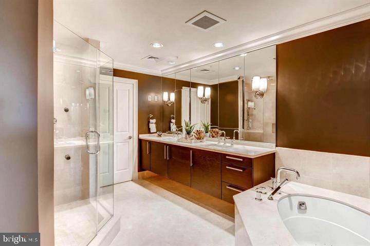 THE RITZ-CARLTON RESIDENCES - Residential Lease