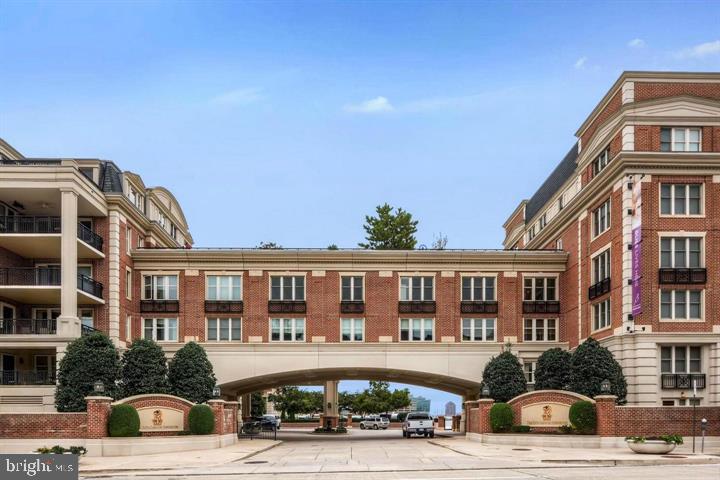 THE RITZ-CARLTON RESIDENCES - Residential Lease