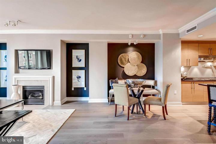 THE RITZ-CARLTON RESIDENCES - Residential Lease