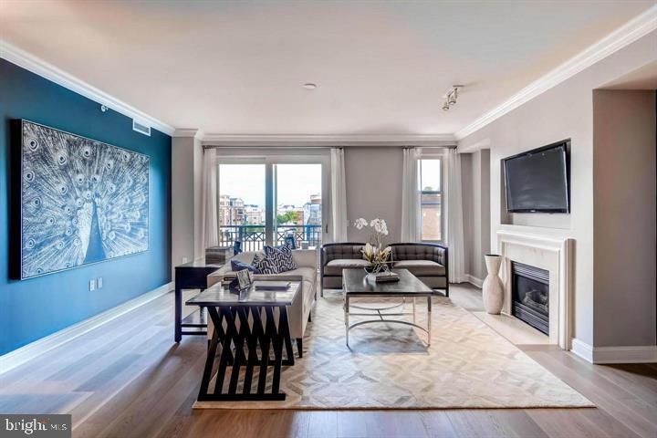 THE RITZ-CARLTON RESIDENCES - Residential Lease