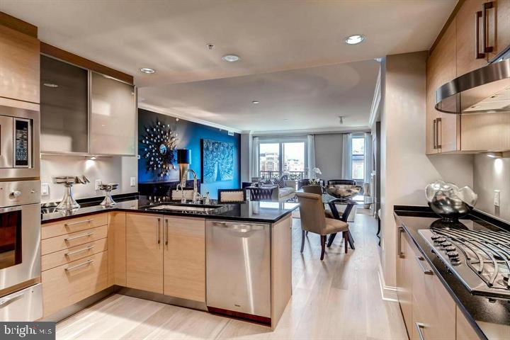 THE RITZ-CARLTON RESIDENCES - Residential Lease