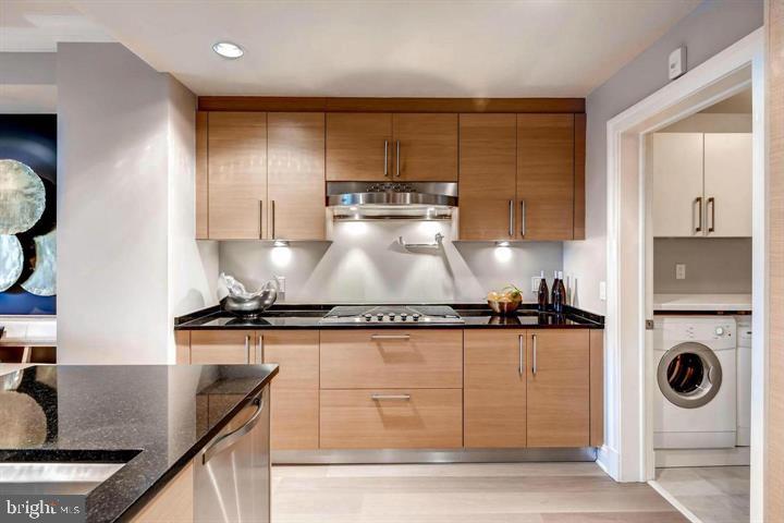 THE RITZ-CARLTON RESIDENCES - Residential Lease