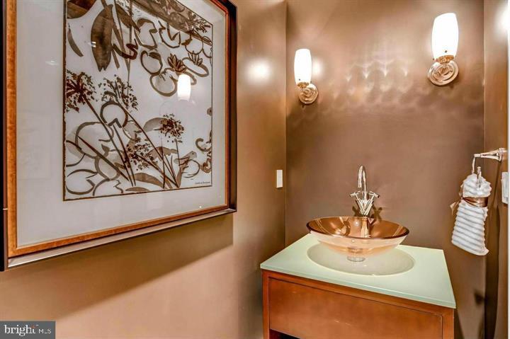 THE RITZ-CARLTON RESIDENCES - Residential Lease