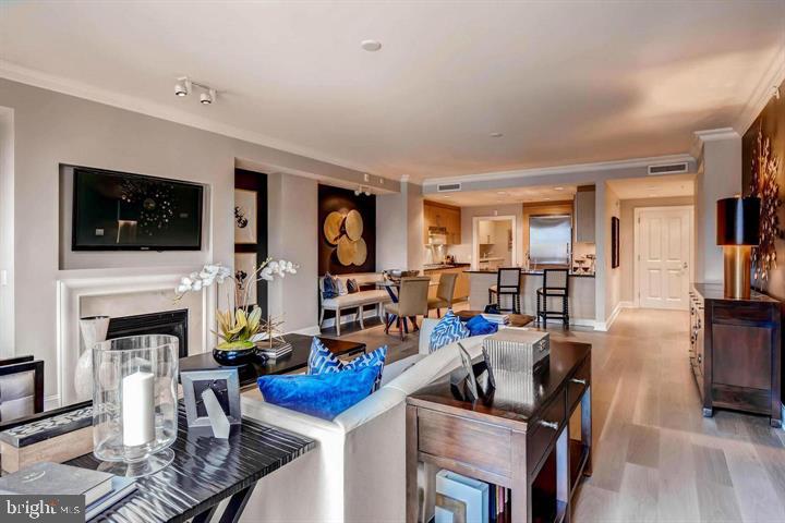 THE RITZ-CARLTON RESIDENCES - Residential Lease