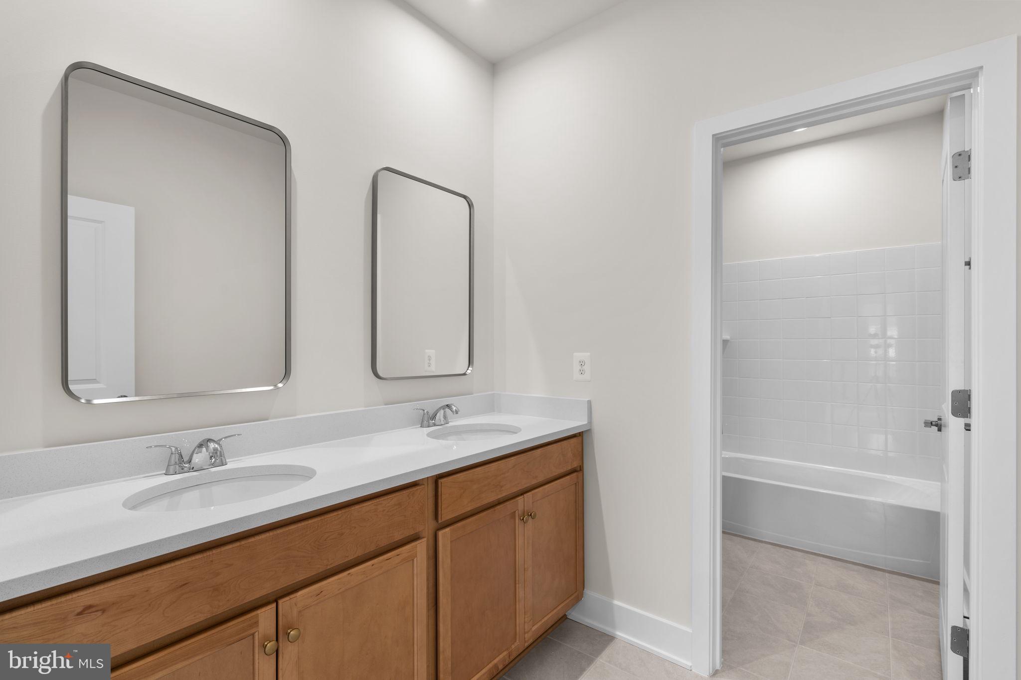 HIATT POINTE AT SNOWDEN BRIDGE - Residential