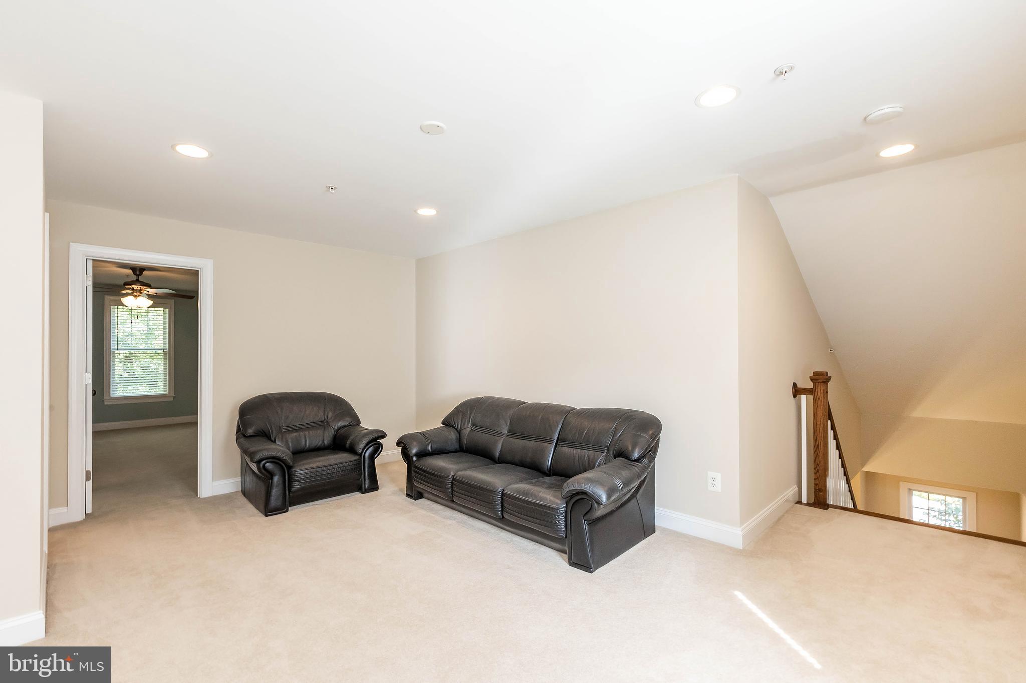 OAKMONT - Residential