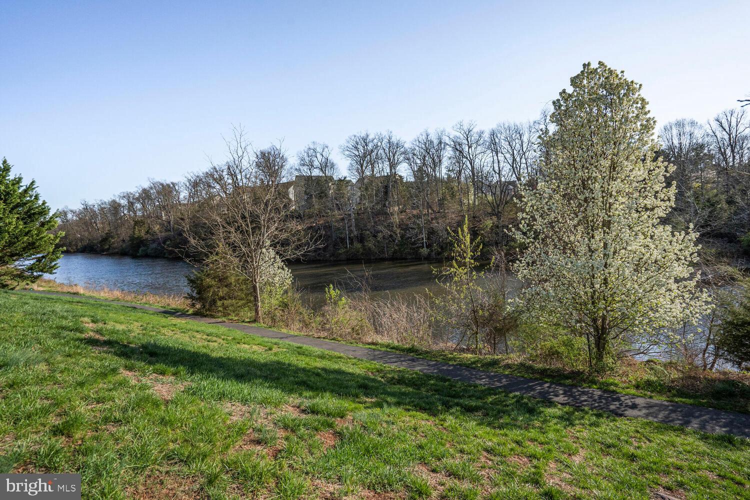 NORTHLAKE - Residential